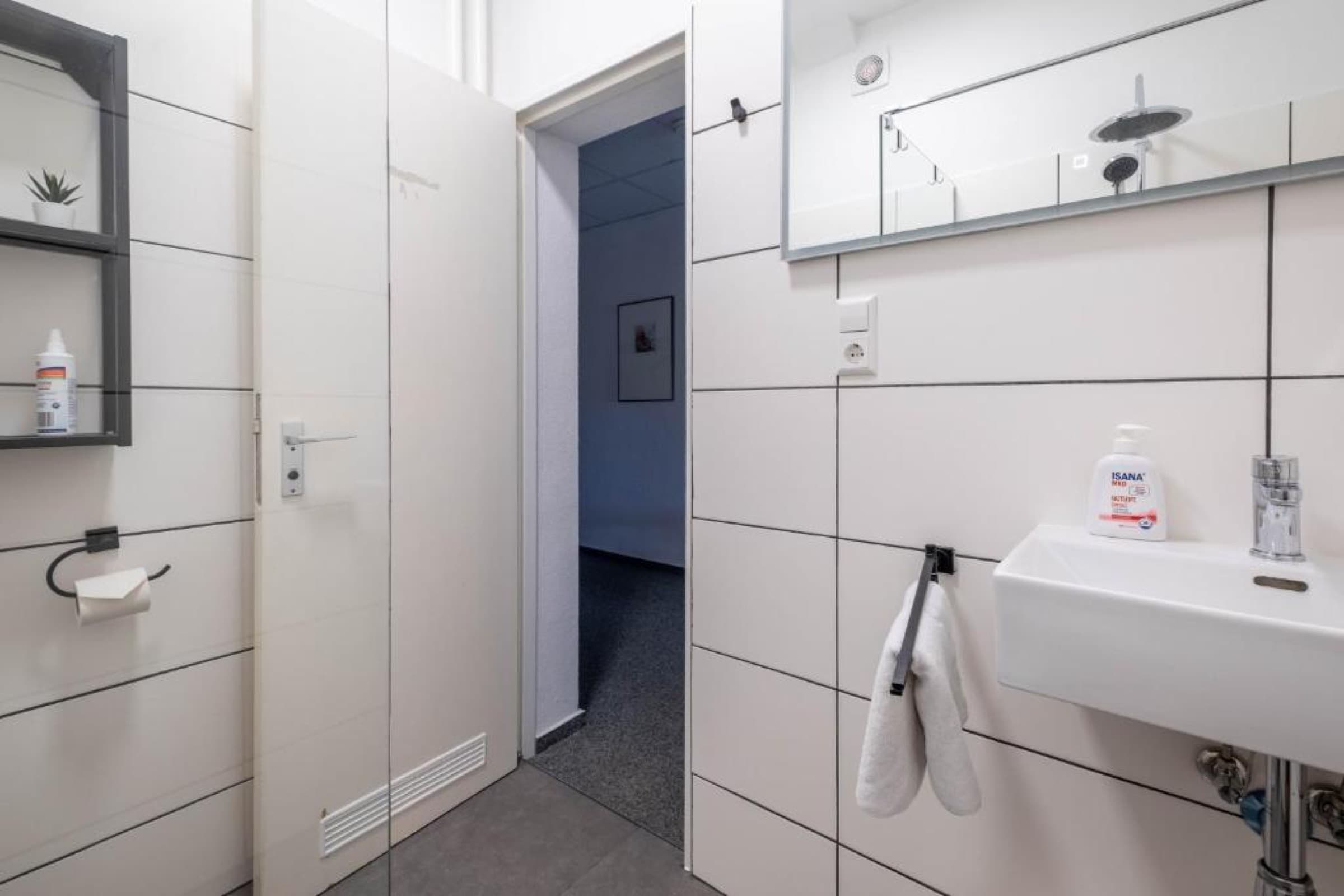 The Room 1 Karlsruhe Hauptbahnhof — Badezimmer
